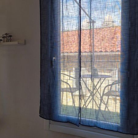 Apartamento Au Coeur Du Panier Avec Terrasse 2 A 4 Personnes Climatisation Marsella Exterior foto